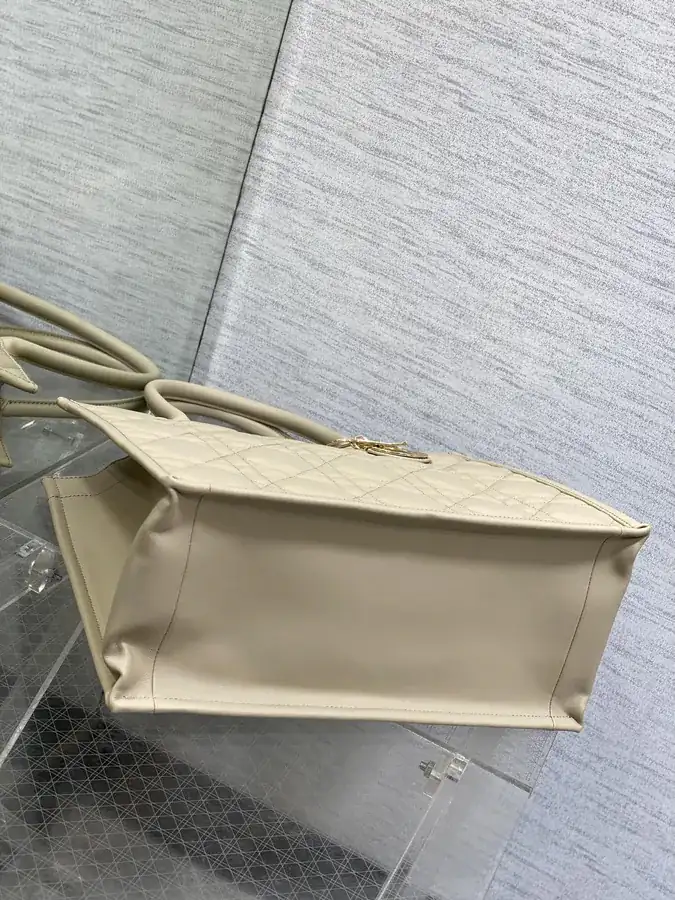 P800 Medium Tote Autumn Winter Collection