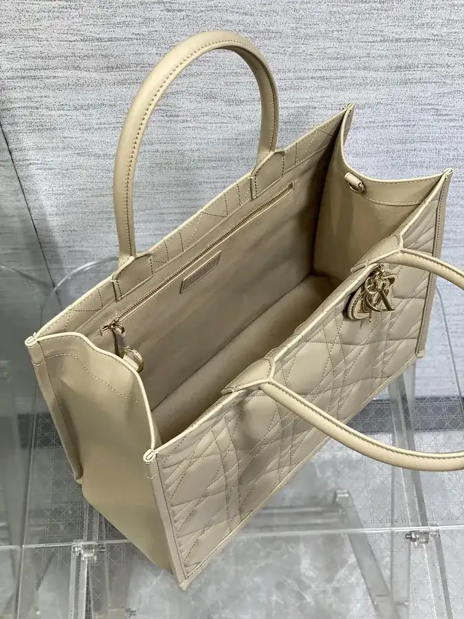 P800 Medium Tote Autumn Winter Collection