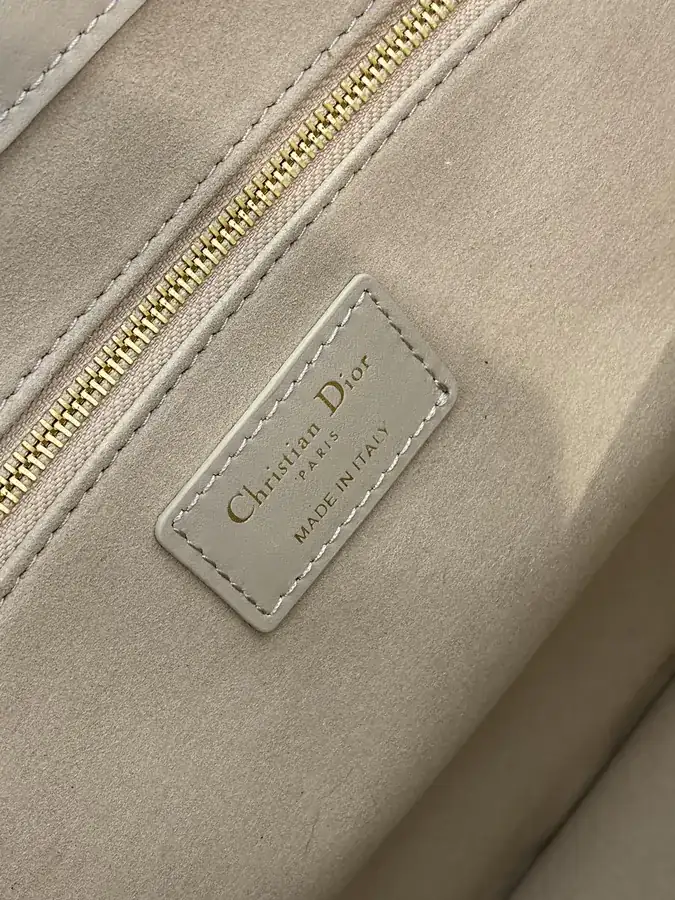 P800 Medium Tote Autumn Winter Collection
