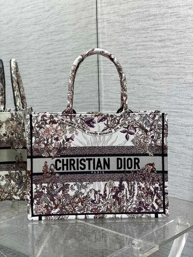 P500 Medium Tote Spring Summer Collection