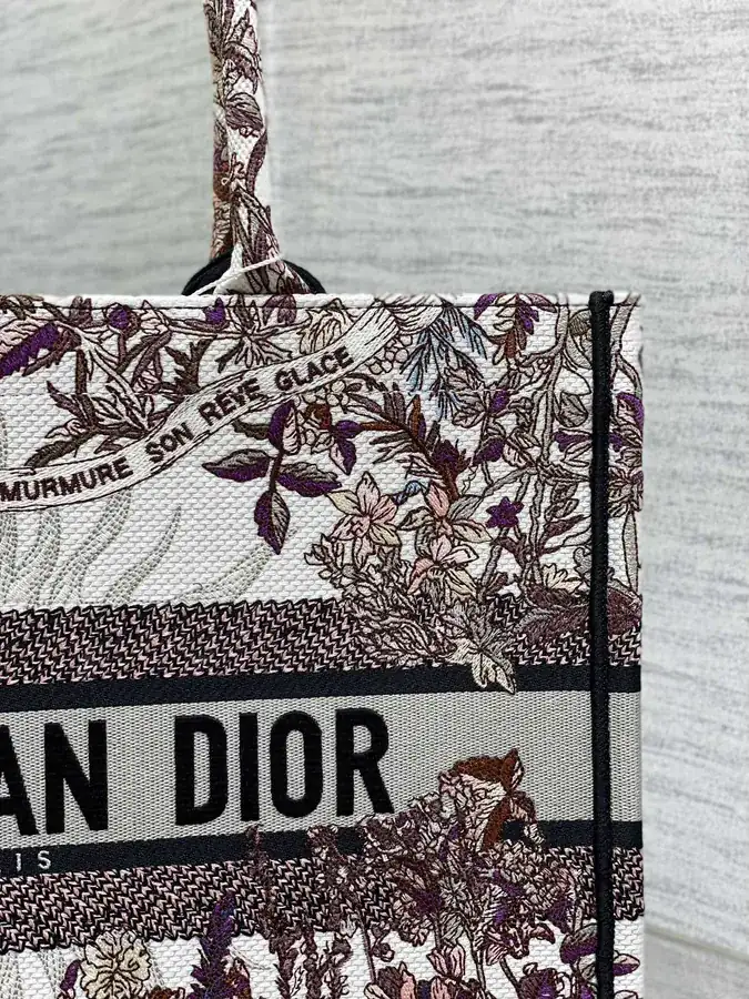 P500 Medium Tote Spring Summer Collection