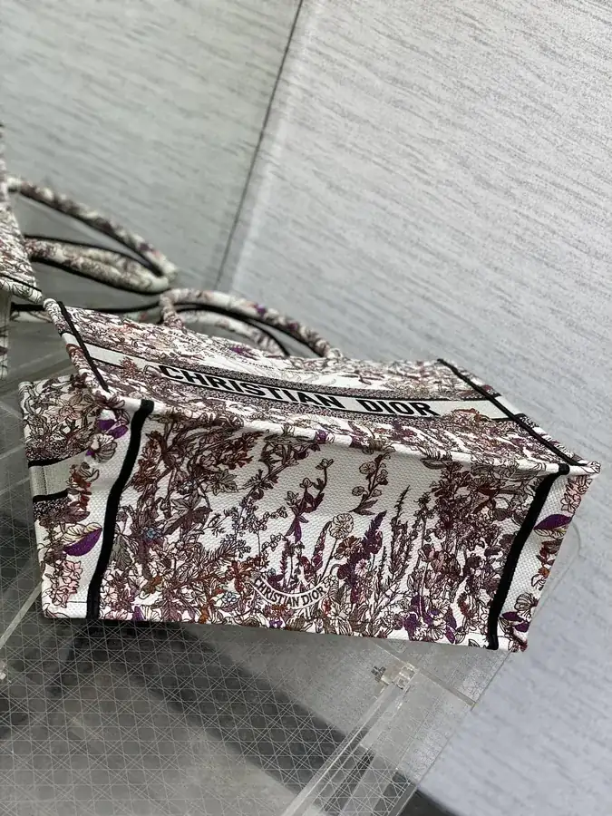 P500 Medium Tote Spring Summer Collection