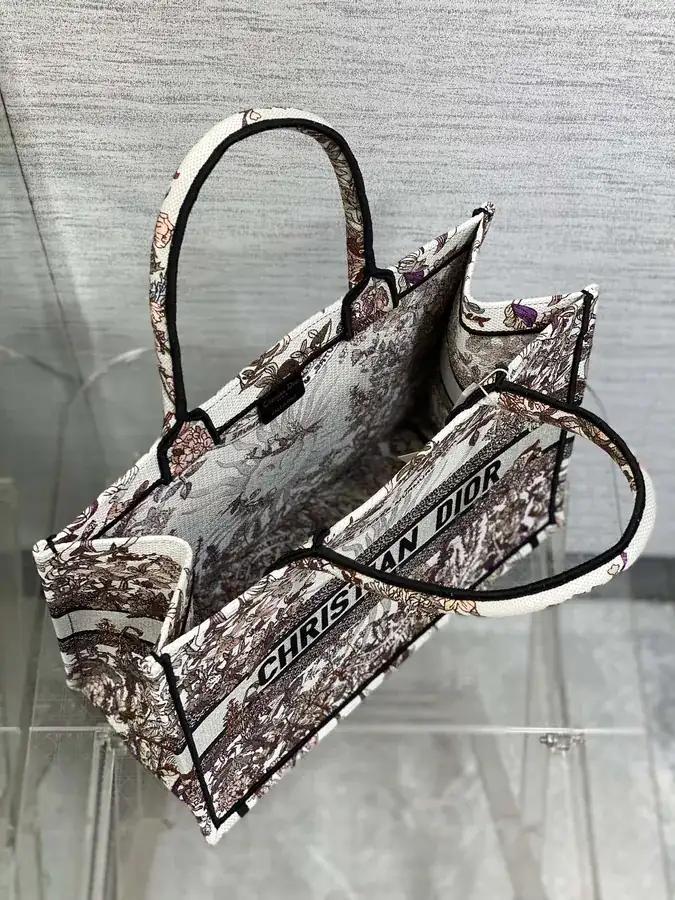 P500 Medium Tote Spring Summer Collection