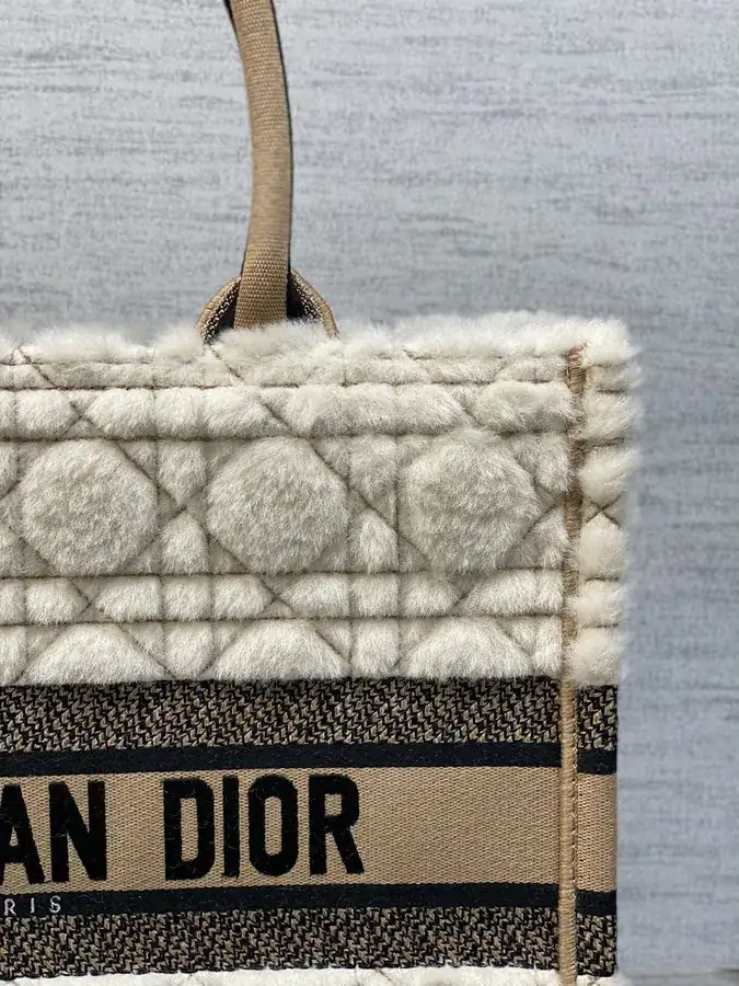 P500 Medium Tote Autumn Fuzzy Series