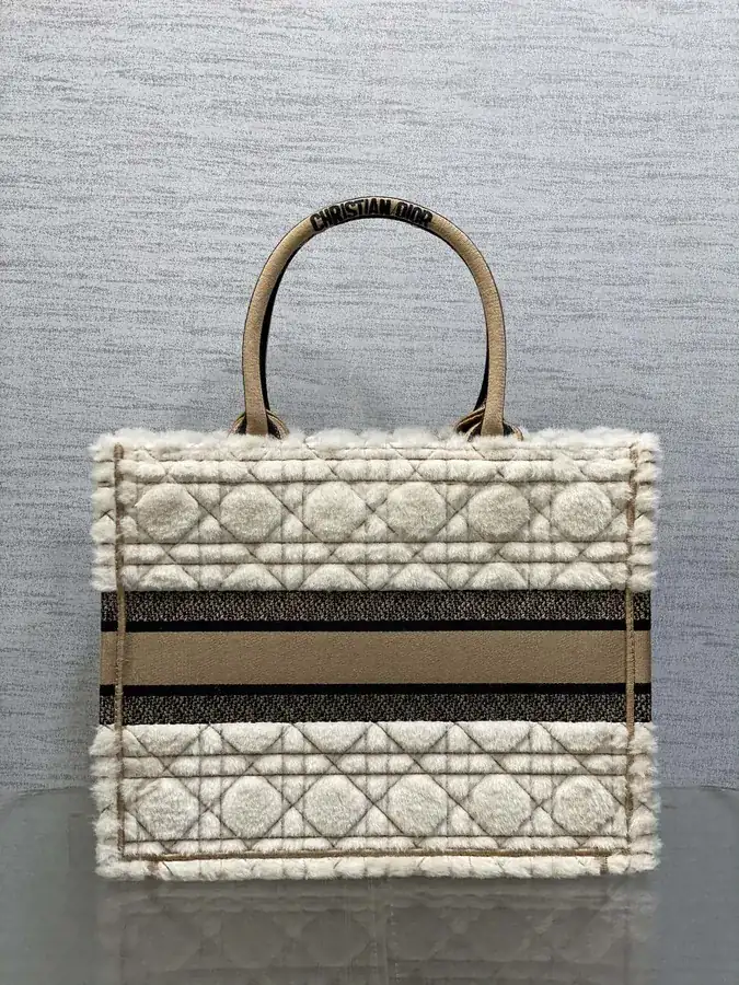 P500 Medium Tote Autumn Fuzzy Series
