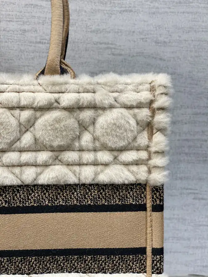 P500 Medium Tote Autumn Fuzzy Series