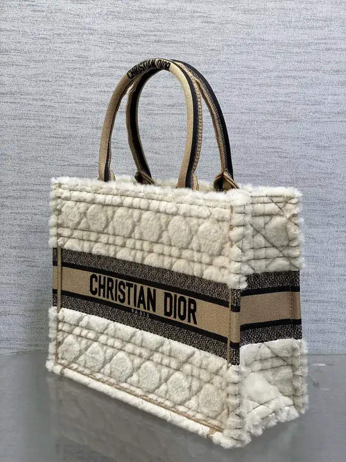 P500 Medium Tote Autumn Fuzzy Series