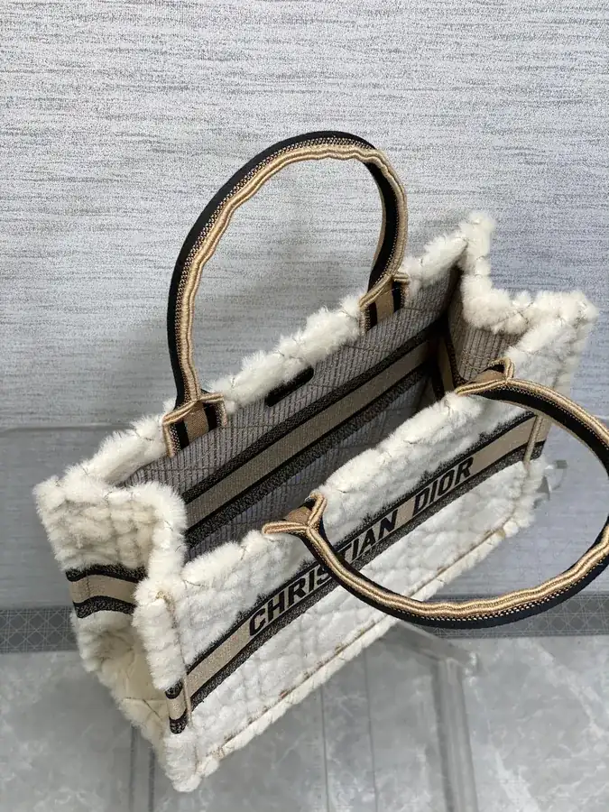 P500 Medium Tote Autumn Fuzzy Series