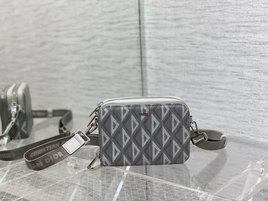 Christian Dio P520 Handbag Elegant and Practical