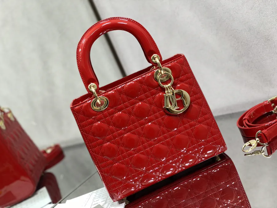 P650 Lady Five Compartment Flip Top Cherry Red