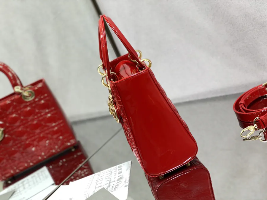 P650 Lady Five Compartment Flip Top Cherry Red