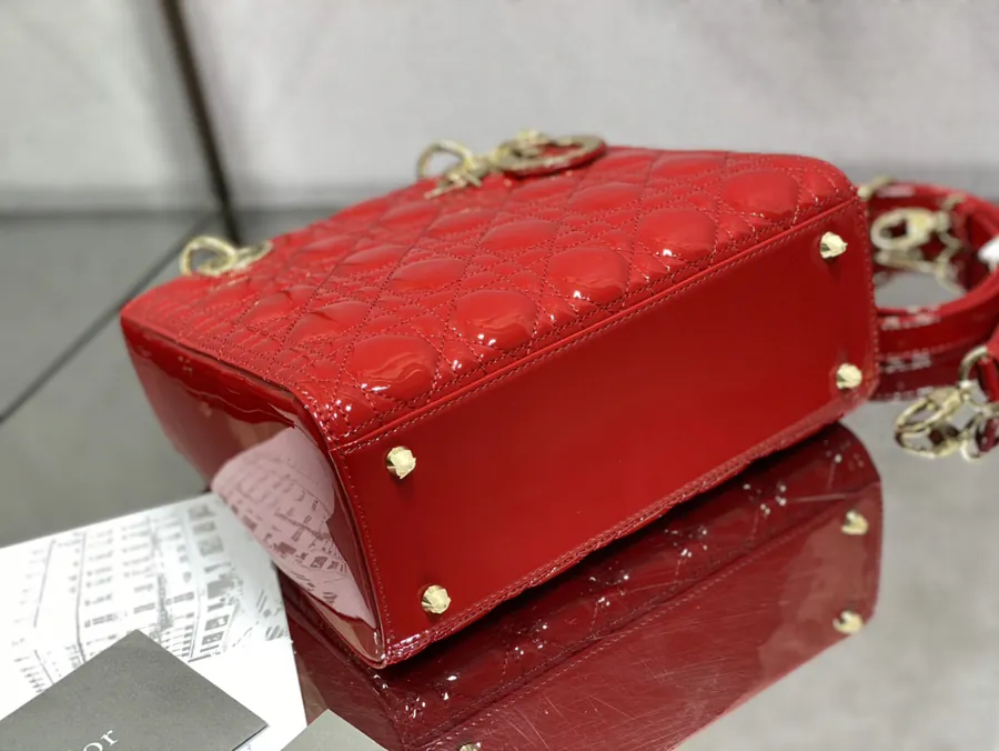 P650 Lady Five Compartment Flip Top Cherry Red