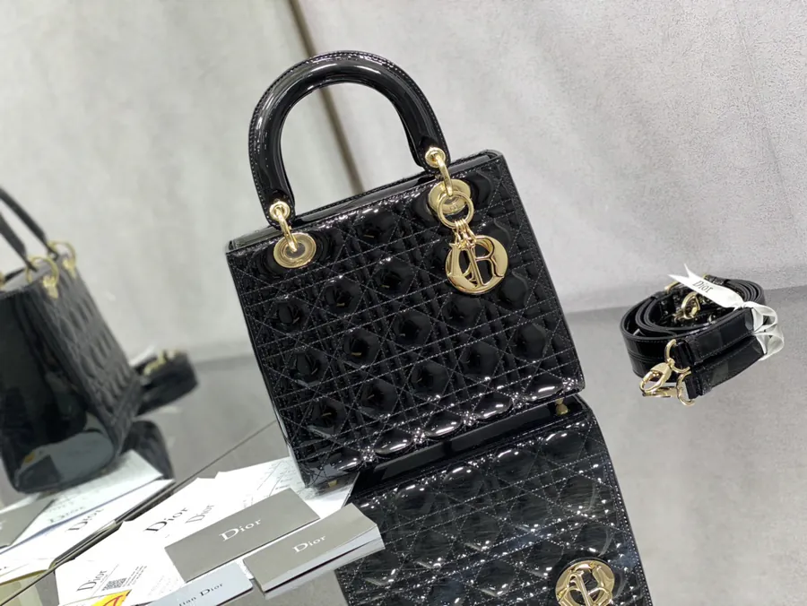P650 Lady Five Compartment Flip Top Black Bag