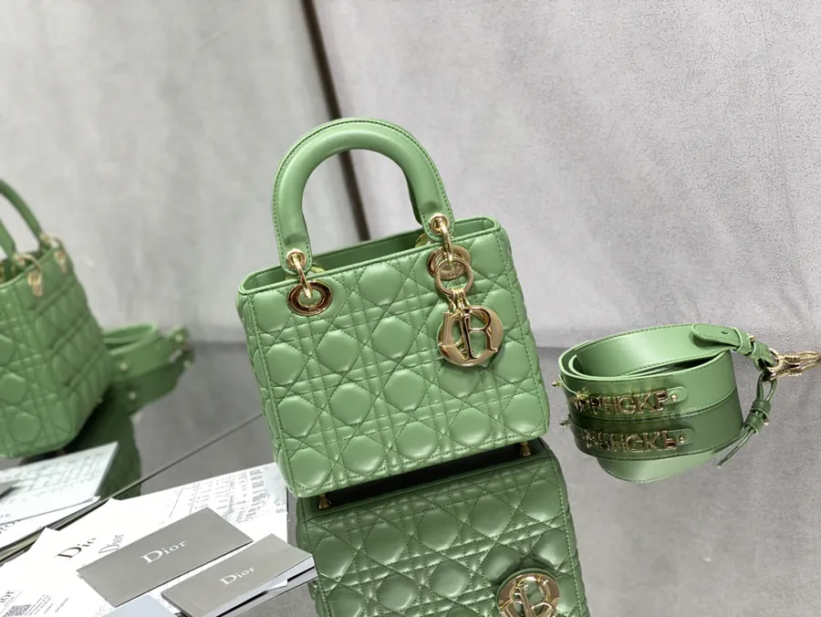 P700 Lady Four Compartment Grained Calfskin