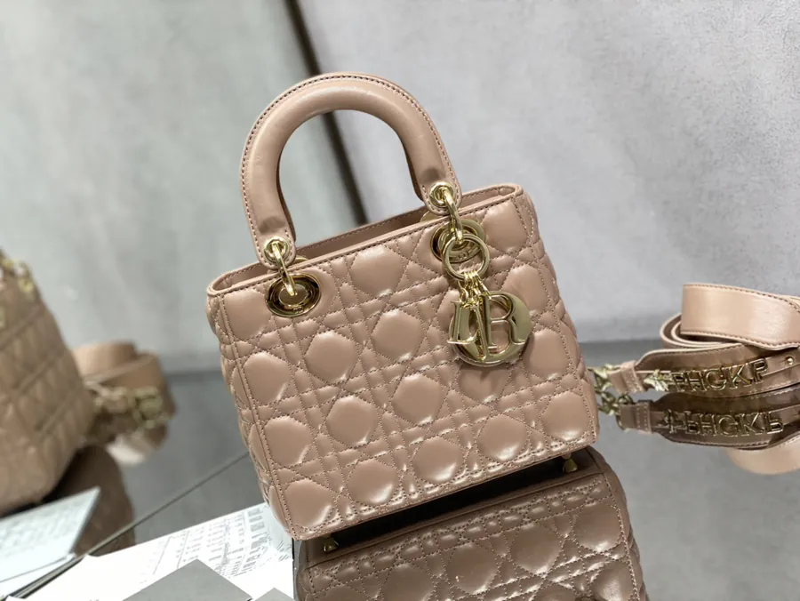 P700 Lady Four Compartment Grained Calfskin