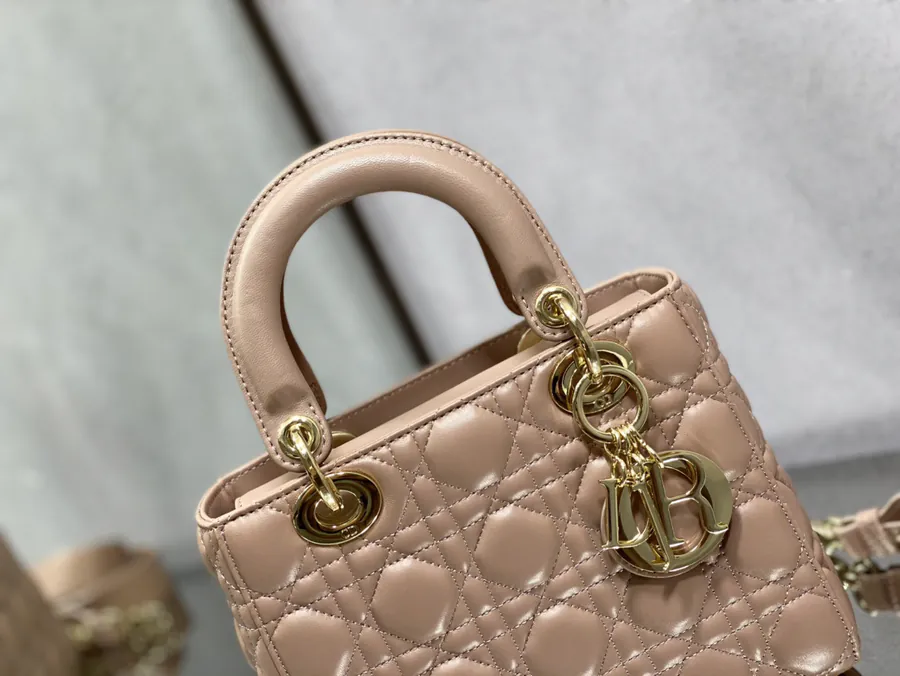 P700 Lady Four Compartment Grained Calfskin