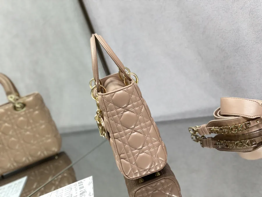 P700 Lady Four Compartment Grained Calfskin