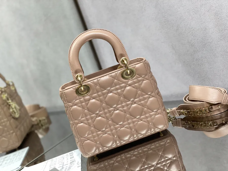 P700 Lady Four Compartment Grained Calfskin