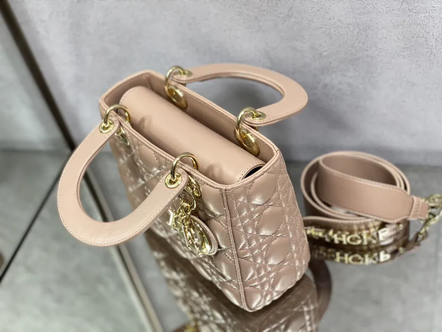 P700 Lady Four Compartment Grained Calfskin