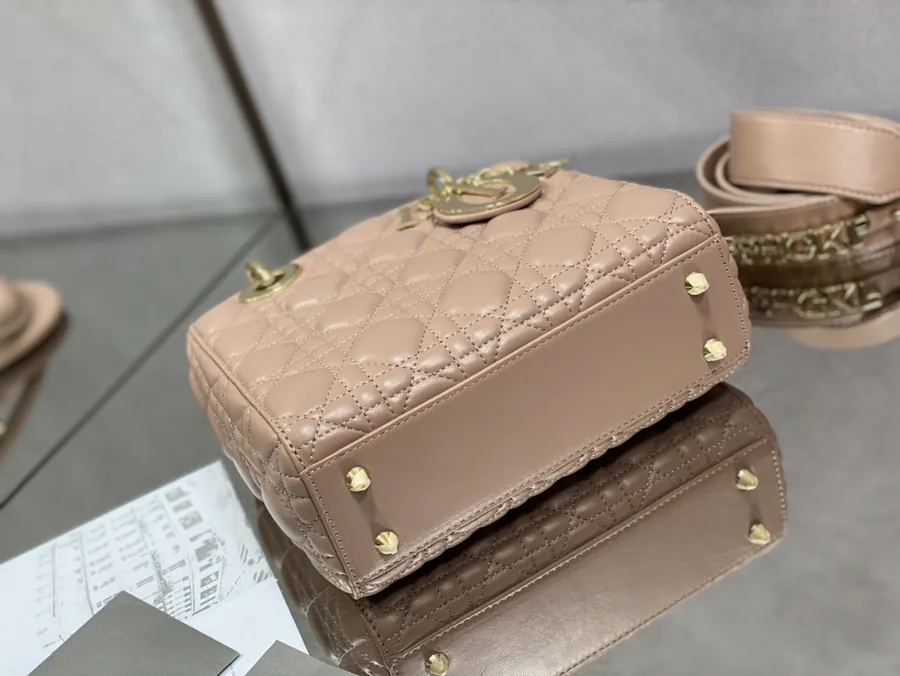 P700 Lady Four Compartment Grained Calfskin