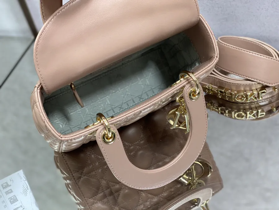 P700 Lady Four Compartment Grained Calfskin