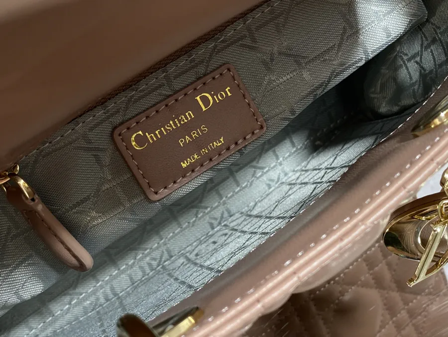 P700 Lady Four Compartment Grained Calfskin