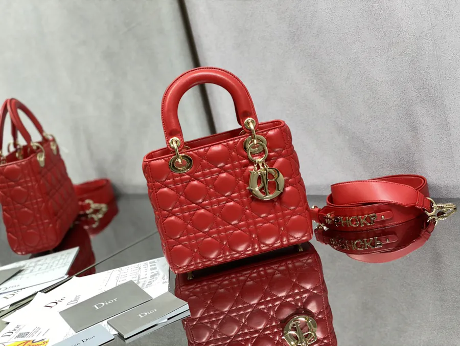 P700 Lady Four Compartment Red Gold Clasp Bag