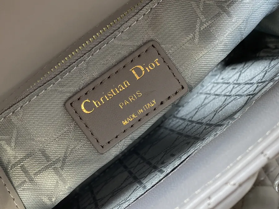 P700 Lady 4 Compartment Light Gray Gold Clasp Bag
