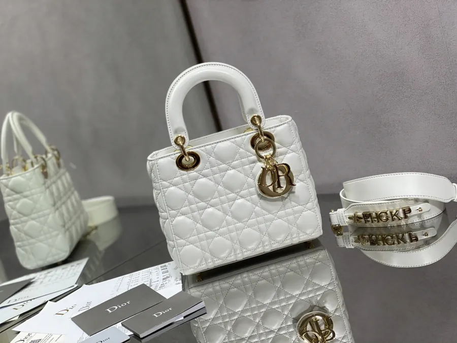 P700 Lady Four Compartment White Gold Clasp Wallet