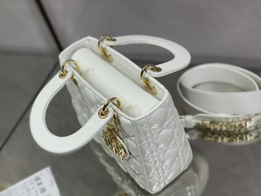 P700 Lady Four Compartment White Gold Clasp Wallet