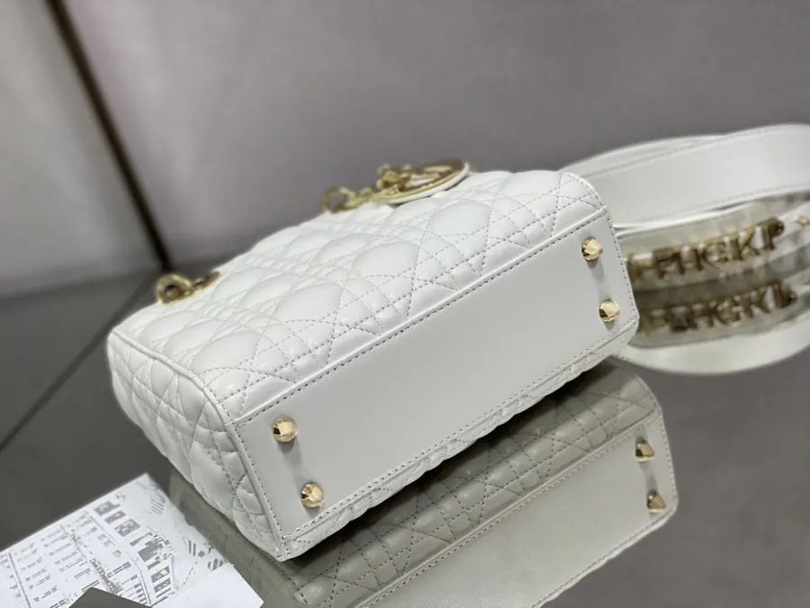 P700 Lady Four Compartment White Gold Clasp Wallet
