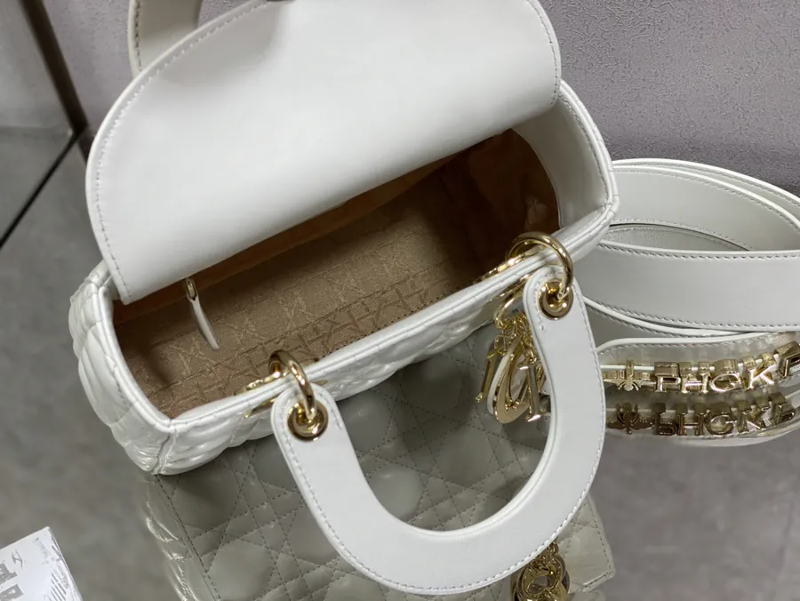 P700 Lady Four Compartment White Gold Clasp Wallet