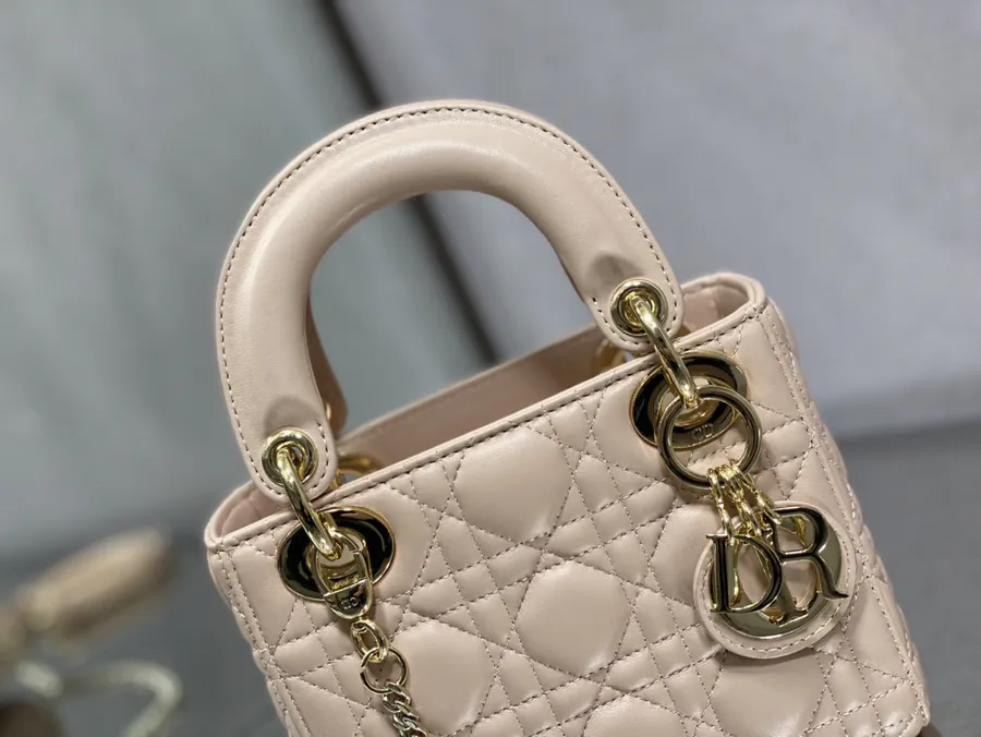 P600 LADY Three Compartment Light Pink Leather Wallet with Gold Buckle