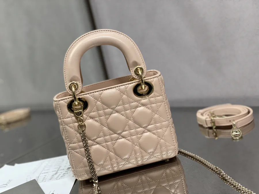P600 LADY Three Compartment Light Pink Leather Wallet with Gold Buckle