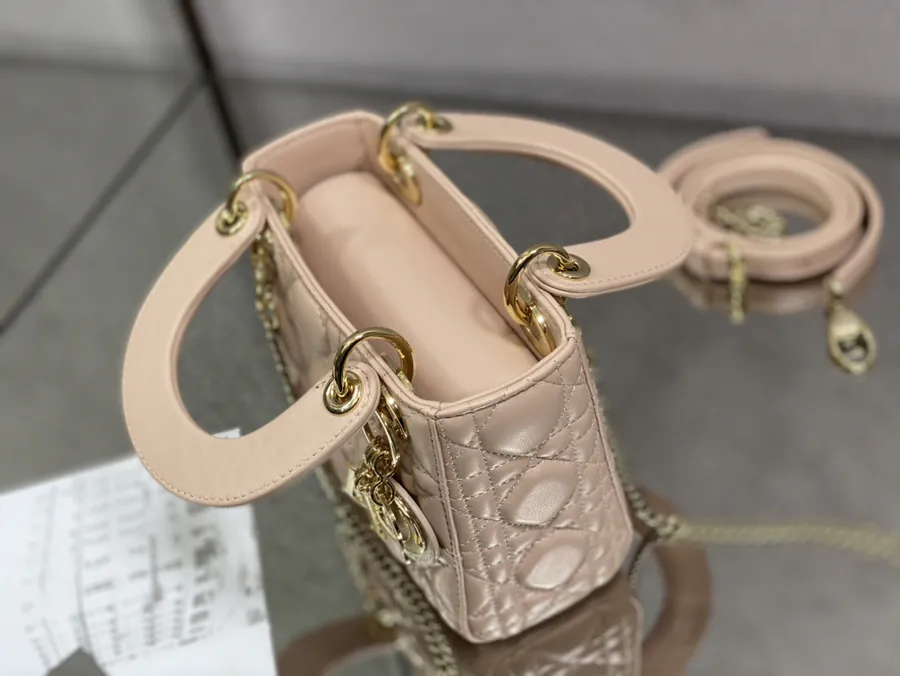 P600 LADY Three Compartment Light Pink Leather Wallet with Gold Buckle