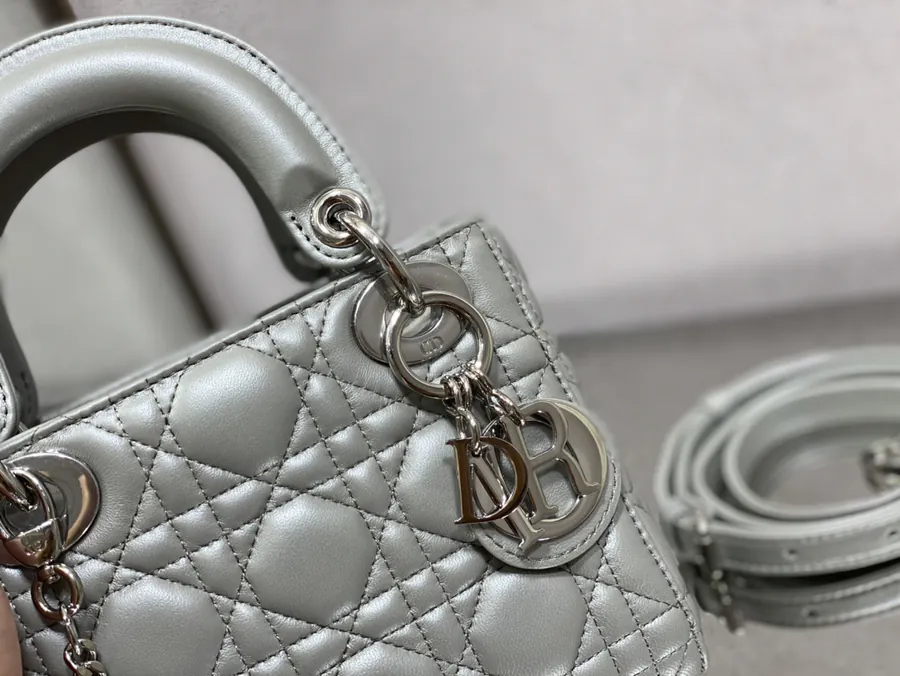 P600 LADY Grained Lambskin Tote with Double Straps