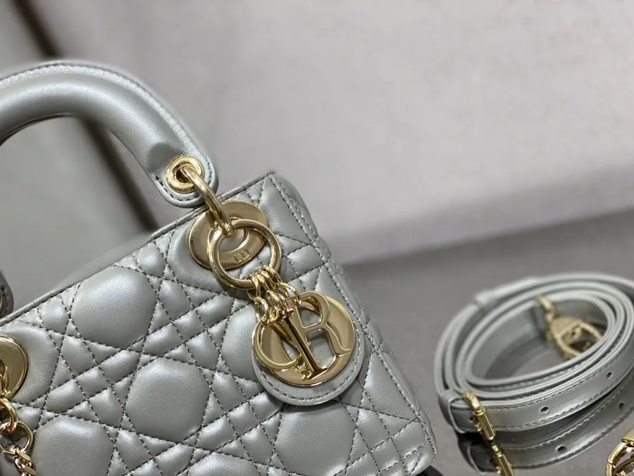 P600 LADY 三格 Bag with Pearl Finish and Double Shoulder Straps
