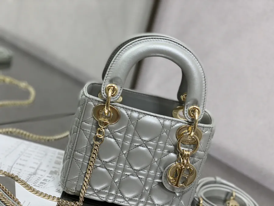 P600 LADY 三格 Bag with Pearl Finish and Double Shoulder Straps