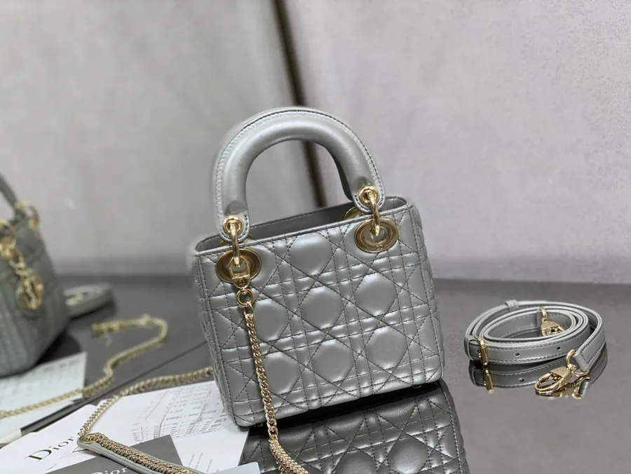 P600 LADY 三格 Bag with Pearl Finish and Double Shoulder Straps