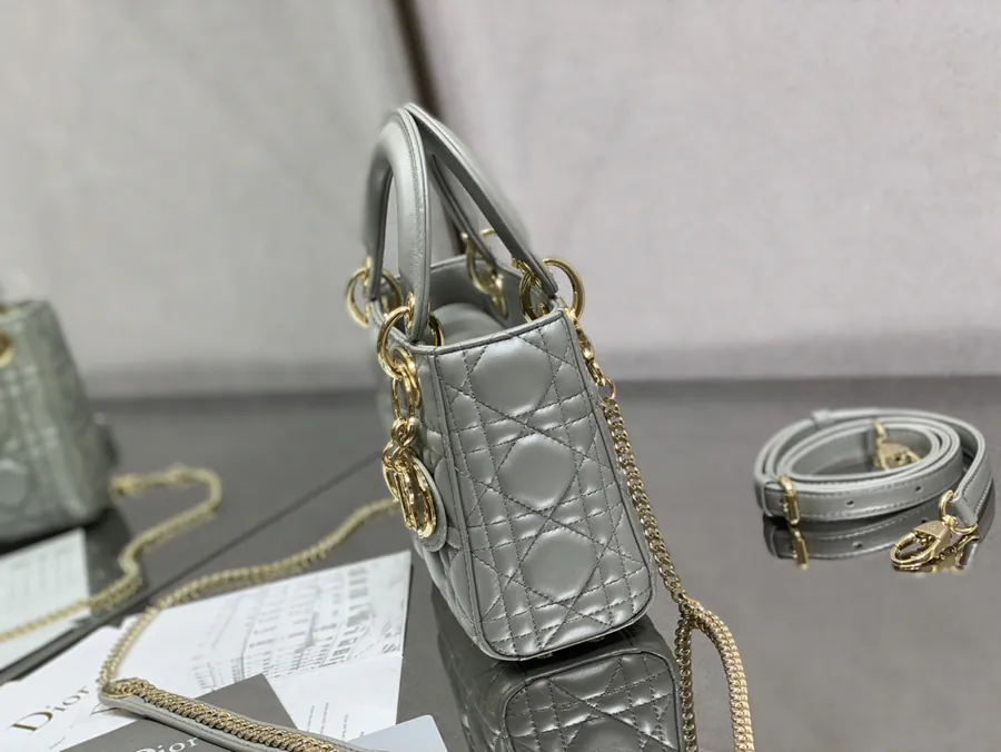 P600 LADY 三格 Bag with Pearl Finish and Double Shoulder Straps