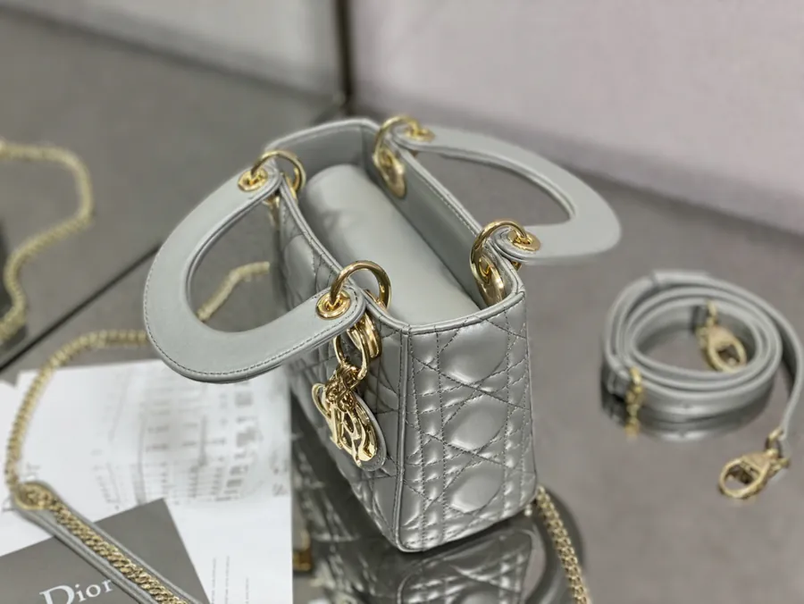 P600 LADY 三格 Bag with Pearl Finish and Double Shoulder Straps