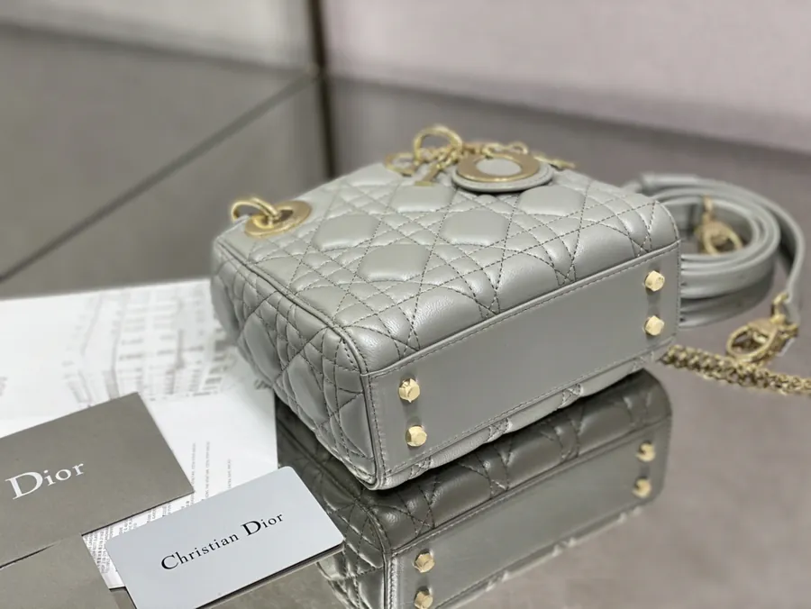 P600 LADY 三格 Bag with Pearl Finish and Double Shoulder Straps