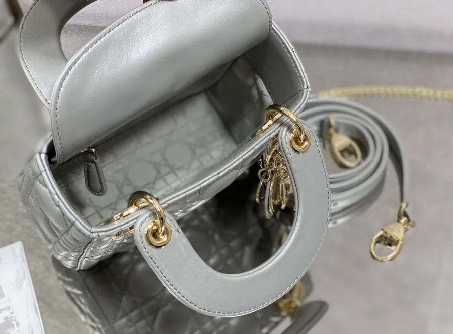 P600 LADY 三格 Bag with Pearl Finish and Double Shoulder Straps