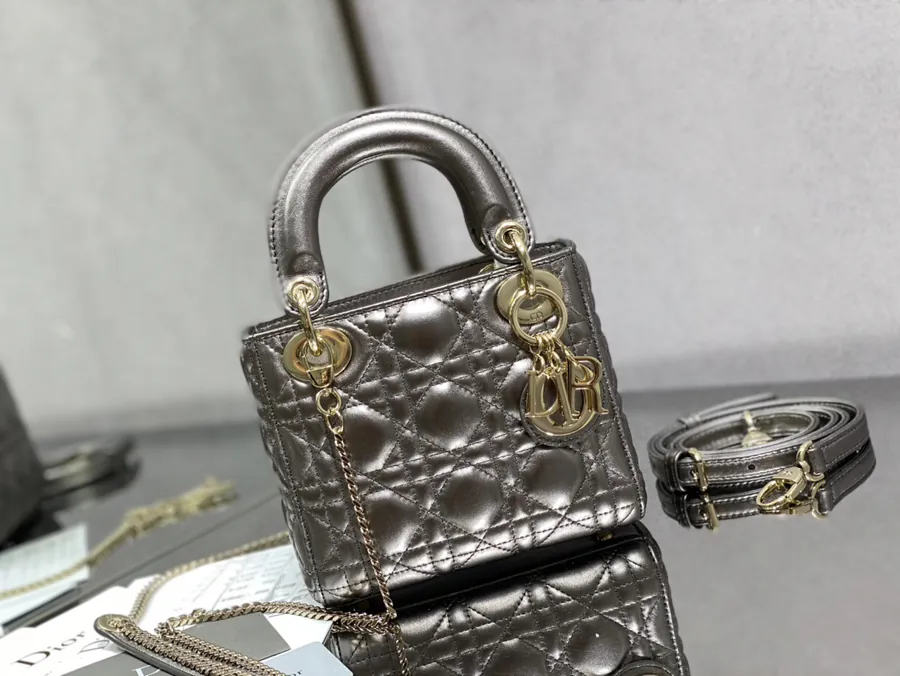 P600 Lady Grained Calfskin Bucket Bag