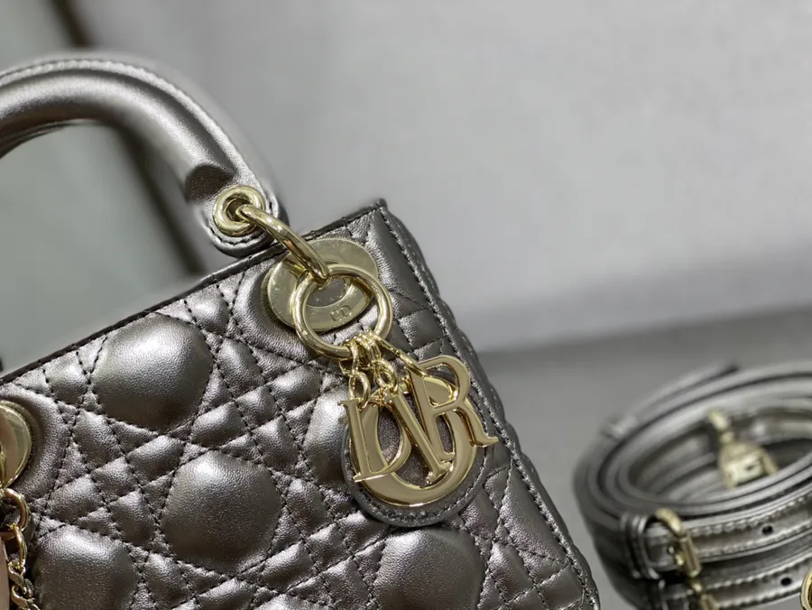 P600 Lady Grained Calfskin Bucket Bag