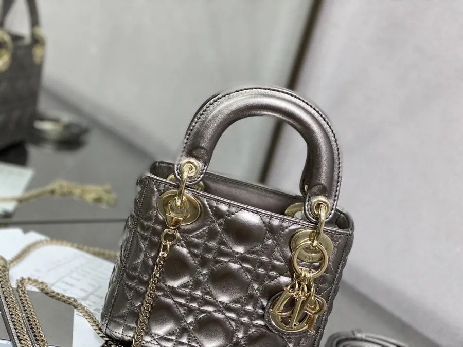 P600 Lady Grained Calfskin Bucket Bag