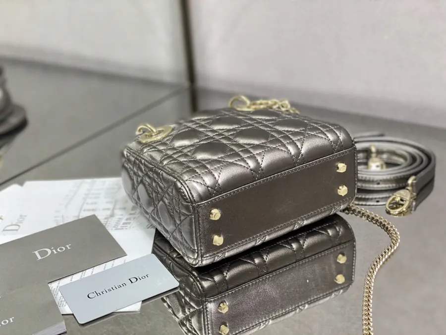 P600 Lady Grained Calfskin Bucket Bag