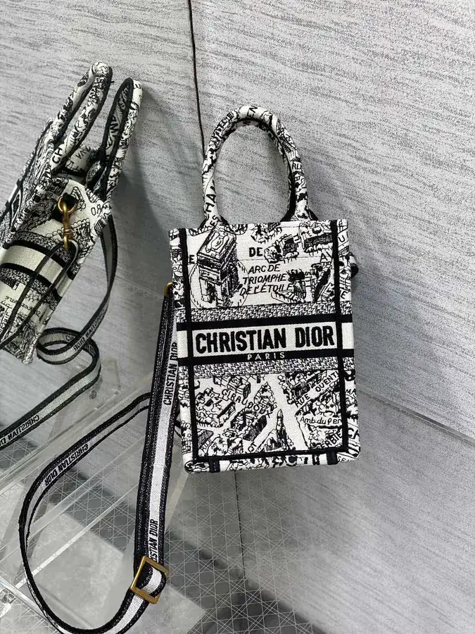 P400 Tote Mini Elegant and Practical