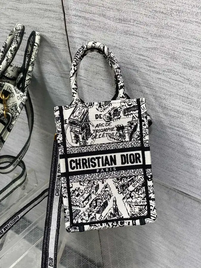 P400 Tote Mini Elegant and Practical