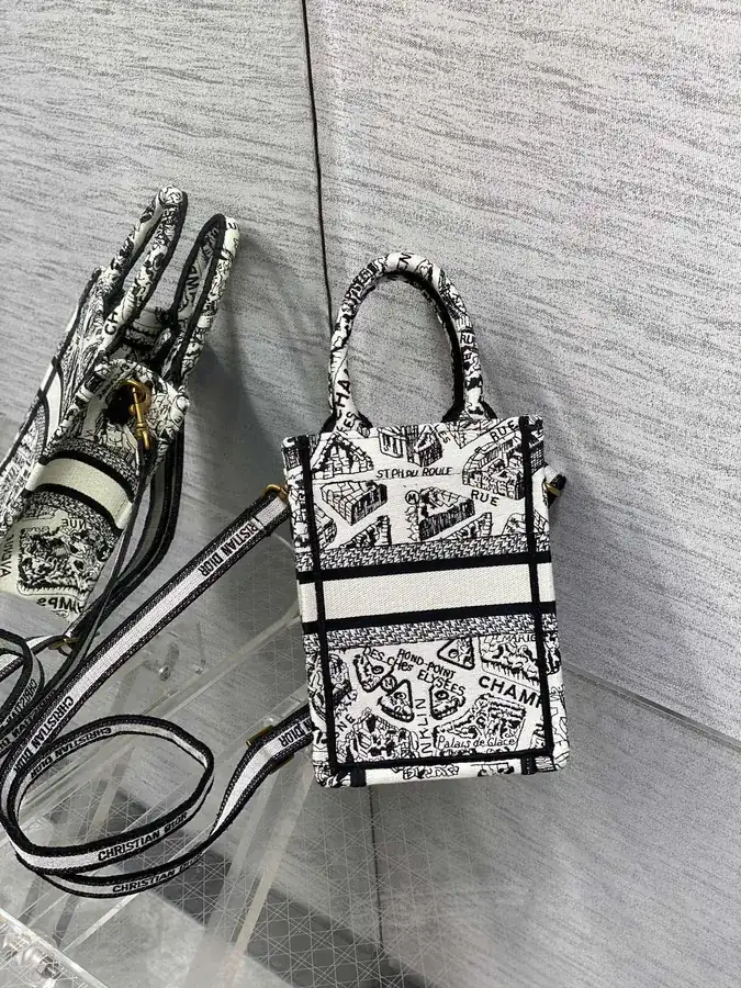 P400 Tote Mini Elegant and Practical